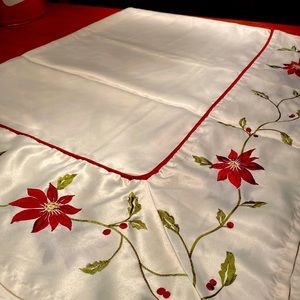 Beautiful Christmas tablecloth poinsettia embroidery on polyester machine wash